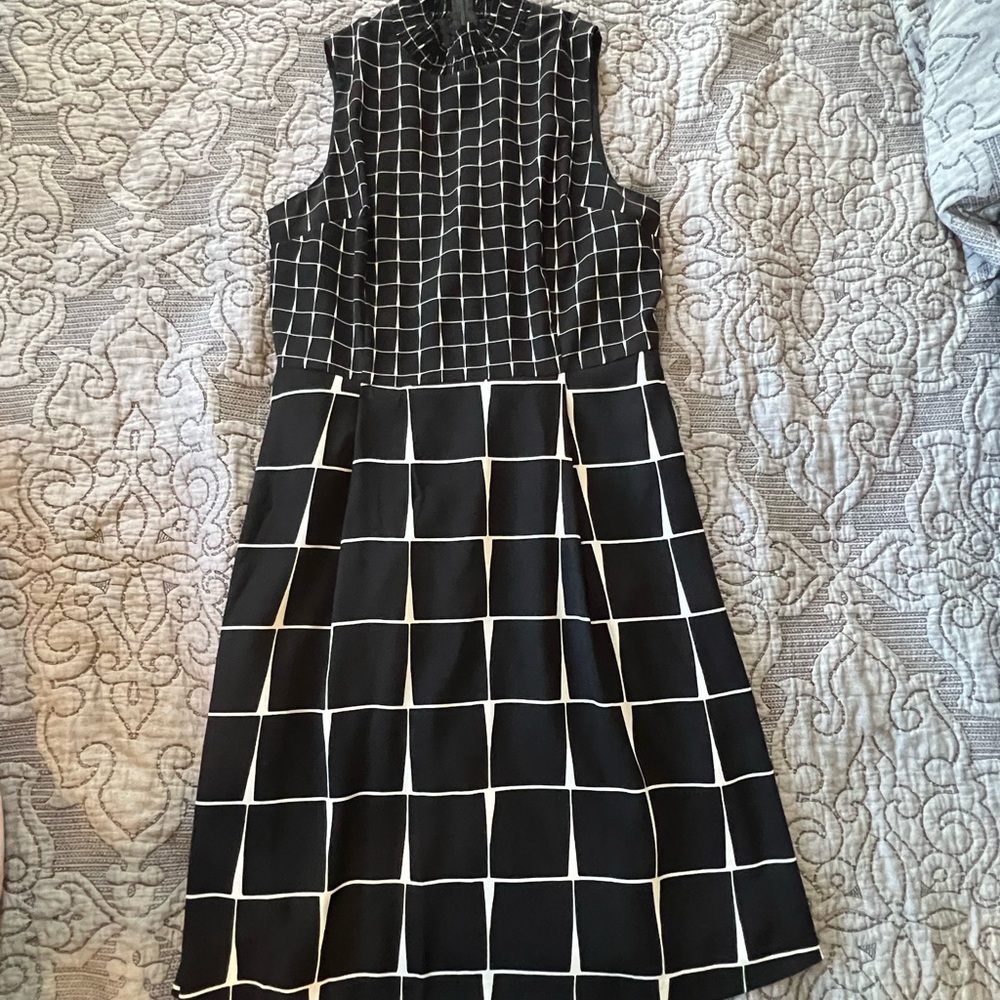 Black and White sleeveless dress size 8, Who What Wear Brand